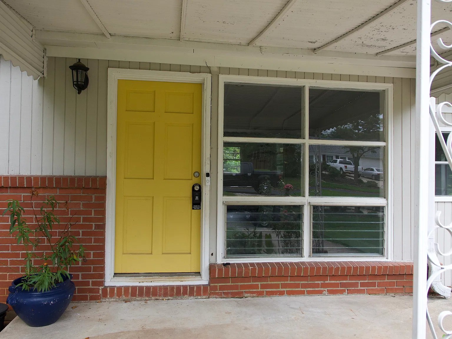 3 bed, 1.5 bath, 1154 sqft, $2,400 — Photo 3