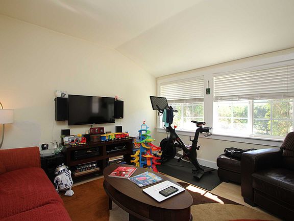 5th image of 15321 Lemay St.