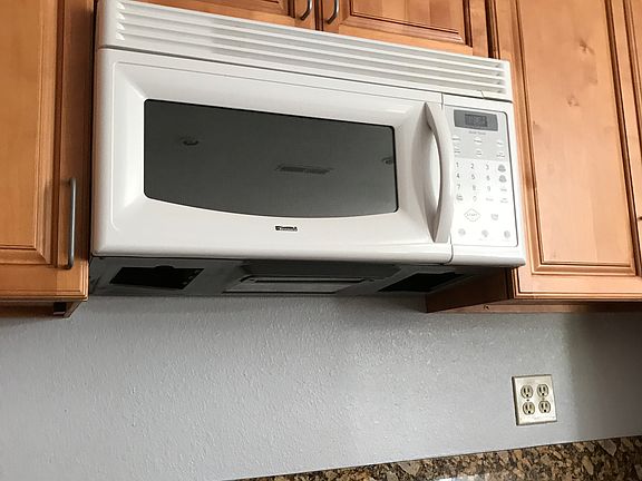 4th image of 3018 Winfield Ave