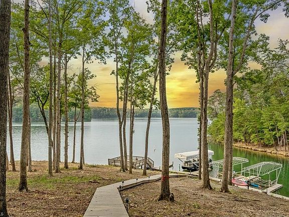 3rd image of 1006 Eastshore Cir