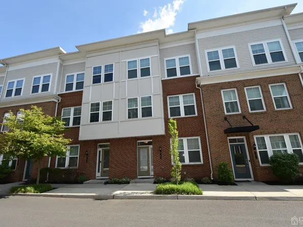 9 Fleet St, North Brunswick, NJ 08902