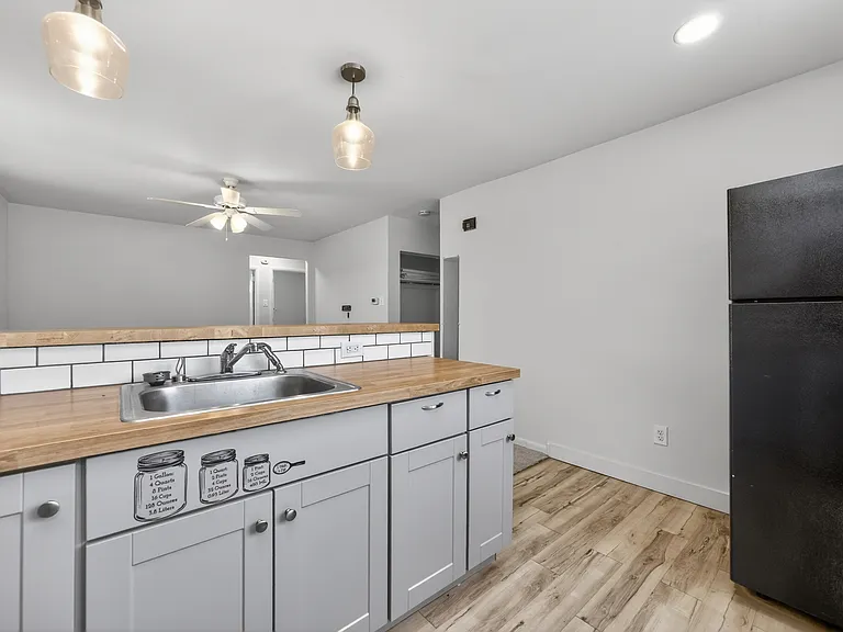 202 Green St #1 — Photo 11