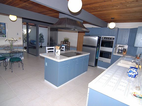 Kitchen - Eat-In Area
