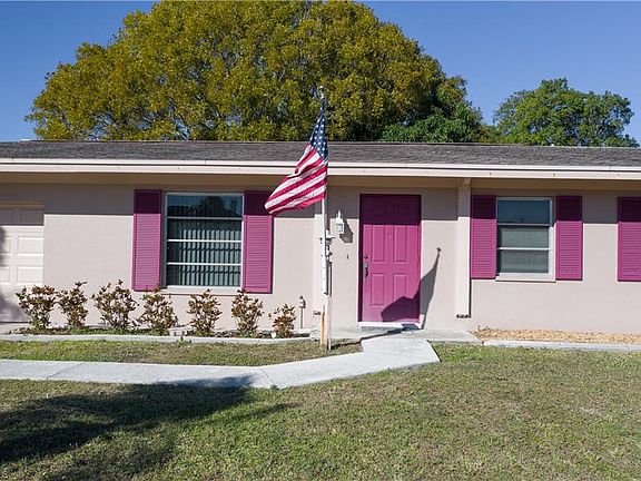 3rd image of 1402 SE 8th Pl