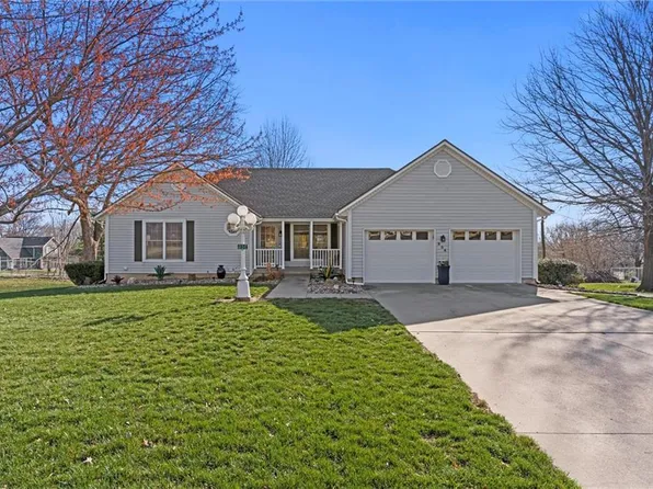 904 Lexington Rd, Pleasant Hill, MO 64080
