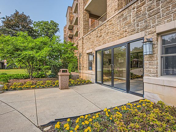 2nd image of 125 Lakeview Dr Unit 411