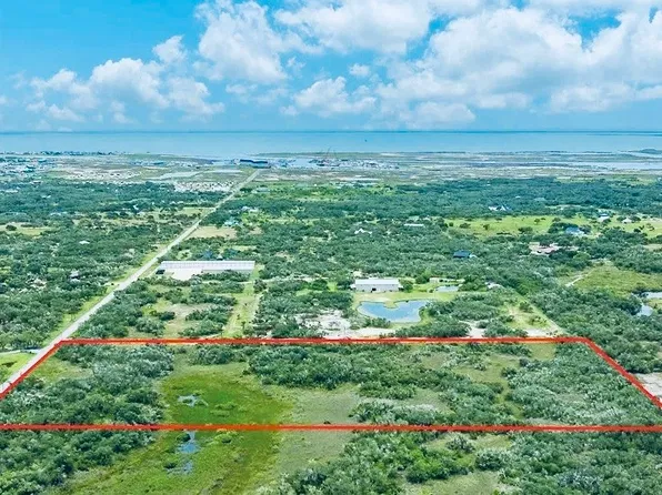 1611 16th St, Rockport, TX 78382
