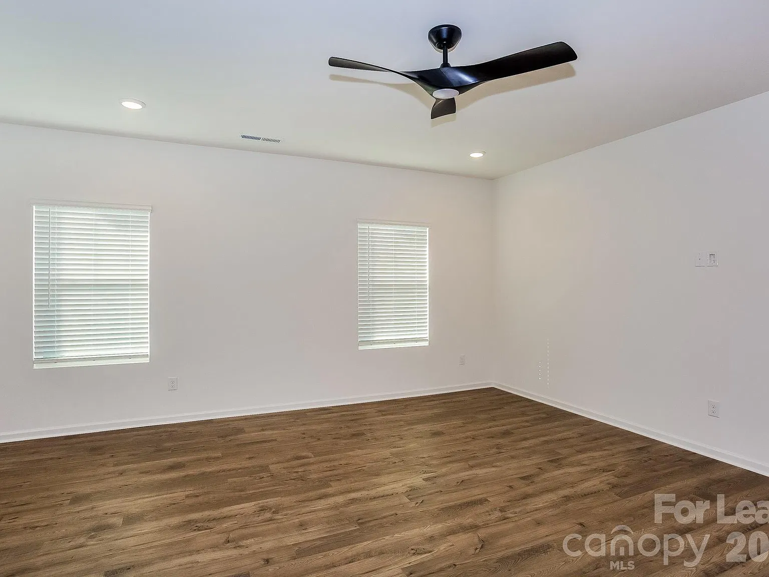 3 bed, 2.5 bath, $2,000 — Photo 3