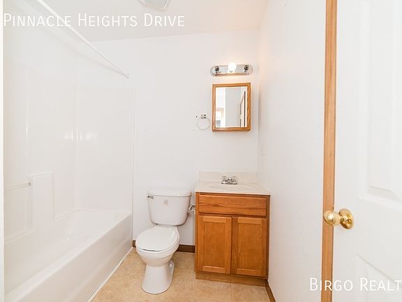 5th image of 525 Pinnacle Heights Dr
