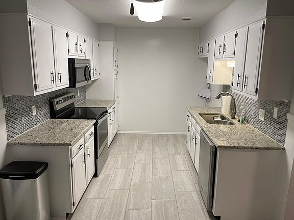 4th image of 955 Park Meadow Dr