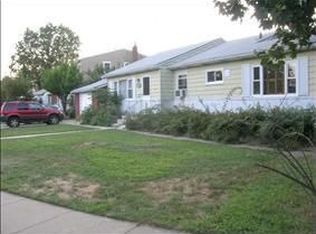 82 Elm St, Hicksville, NY 11801