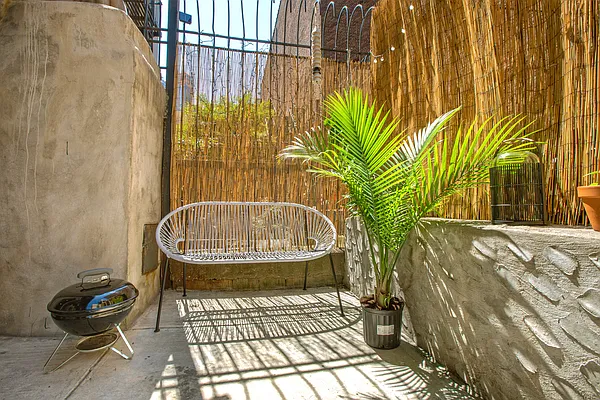 Rented by R New York | media 8