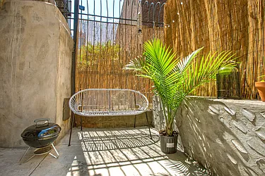 Rented by R New York