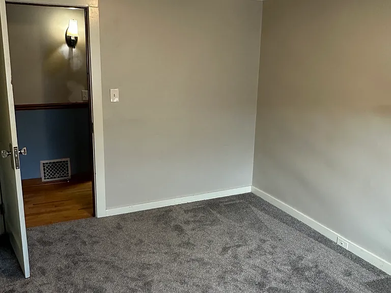 1005 Veto St NW — Photo 2