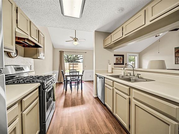 5th image of 12218 Oldenburg Lane