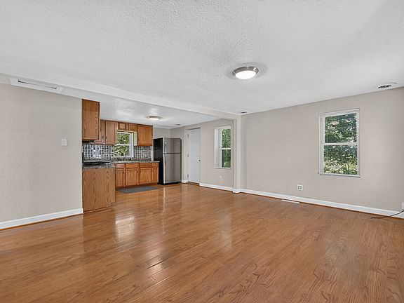 5th image of 316 Brooke Rd