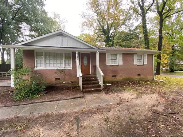 4731 Hidden Valley Rd, Charlotte, NC 28213