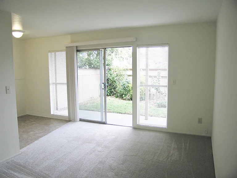 Coronado Apartments — Photo 20