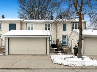 230 Clearbrook Ln, Bloomingdale, IL 60108