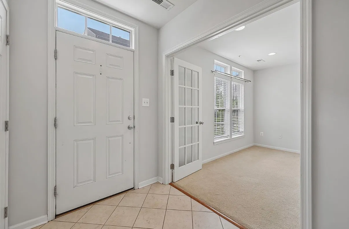 3 bed, 2.5 bath, 2073 sqft, $3,200 — Photo 1
