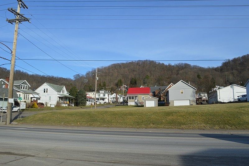 1st image of 3rd St