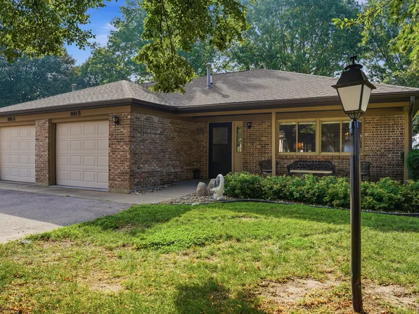 801 Coventry Ln #B, Sterling, IL 61081