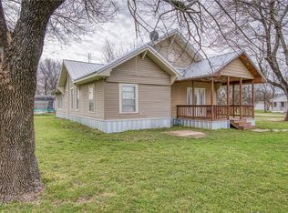 810 E Adams St, Itasca, TX 76055