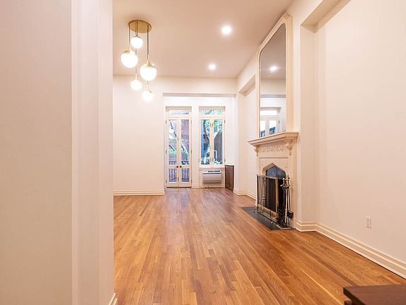5th image of 53 W 74th St