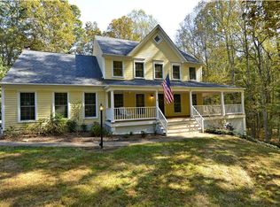 10716 Fawn Dr, Great Falls, VA 22066