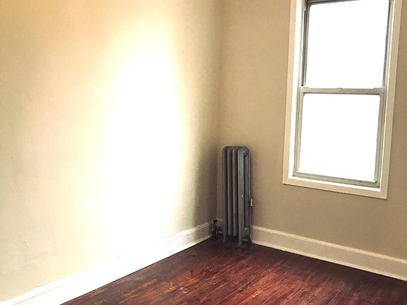 5th image of 2879 Randall Ave #2