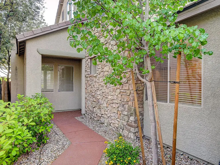 1289 Corista Dr — Photo 2