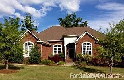 Great Curb Appeal & Terrific Front Yard
						:
						This spacious one-story home has livable, open floor plan and gorgeous windows.