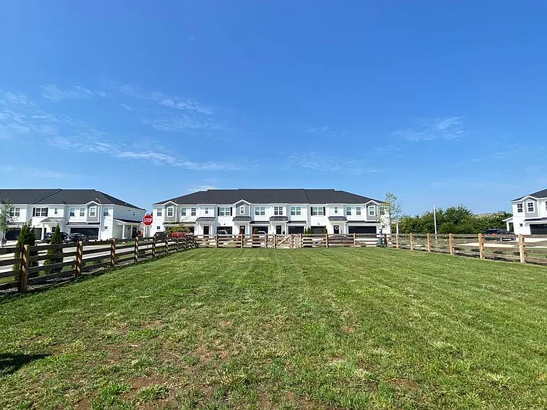 1808 Streamsong Dr — Photo 23