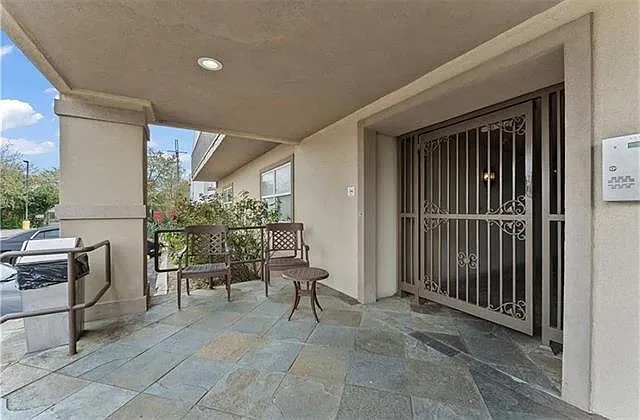 2 bed, 2.0 bath, 1374 sqft, $1,750 — Photo 2