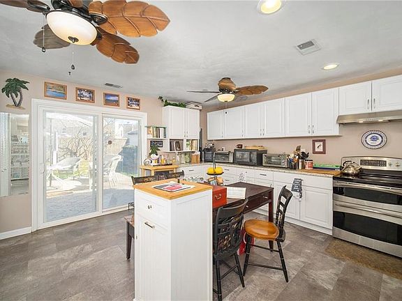 3rd image of 1684 Gallery Ave