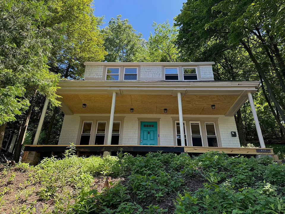 831 Lancaster Ave