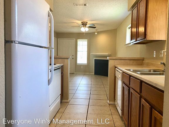 5th image of 402 Renee Dr