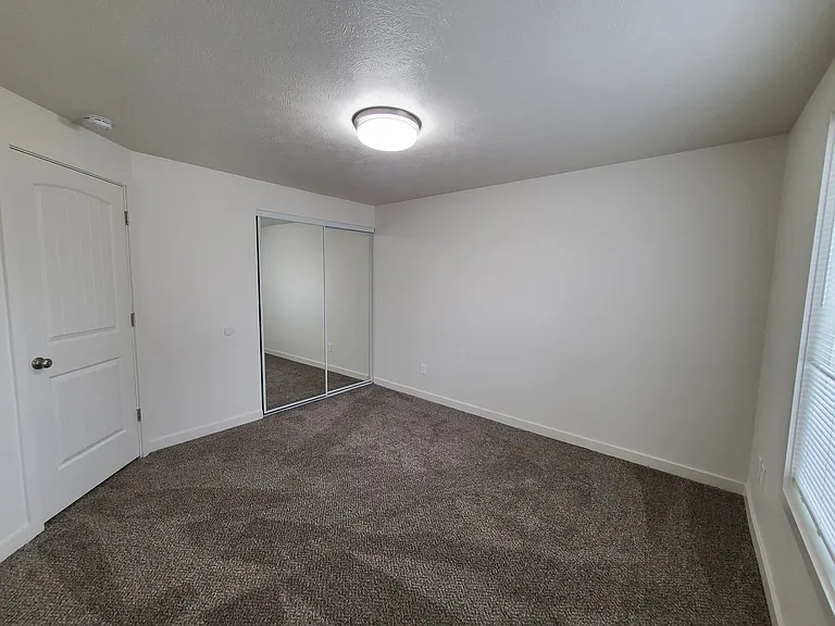 827 E Ermina Ave — Photo 6