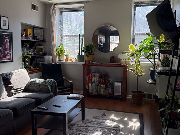 5th image of 2649 Penn Ave APT 2