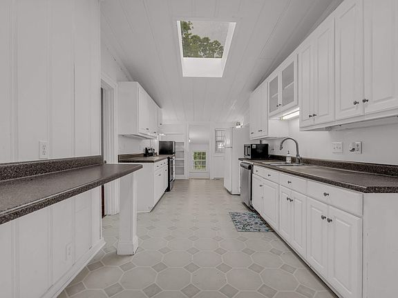 5th image of 411 7th St S