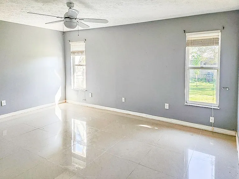 518 SE Ocean Spray Ter — Photo 11
