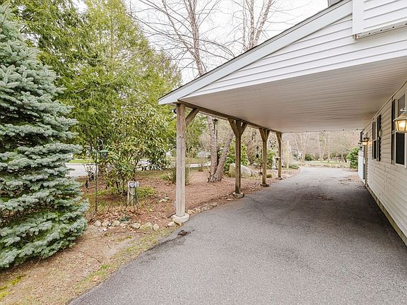 3rd image of 18 Ramblewood Dr