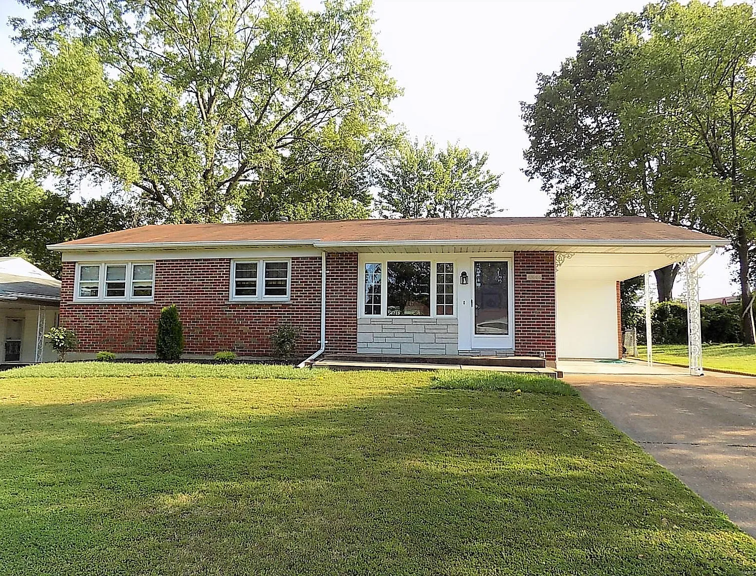 4844 Blackhawk Dr photo 1