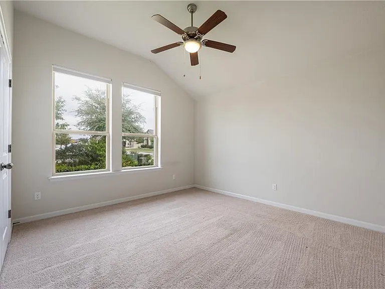 242 Krupp Ave — Photo 14