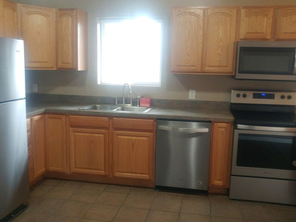 1st image of 1204 1/2 Hawthorne Ln #1204-1/2