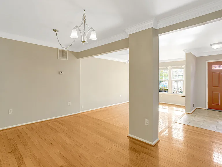 7926 Pebble Brook Ct — Photo 5