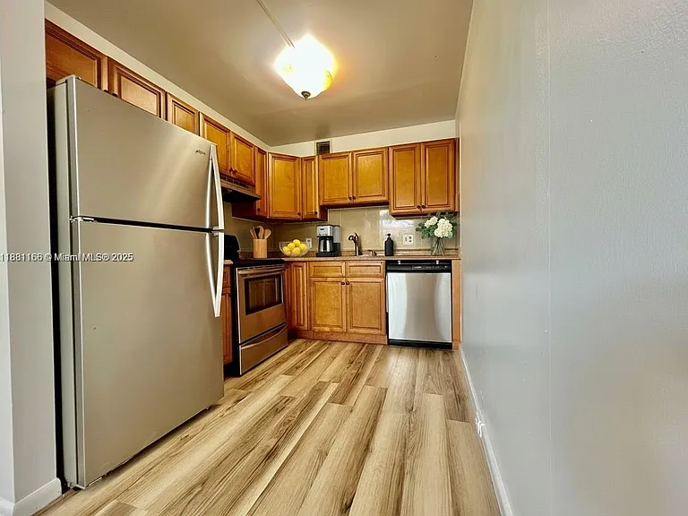 801 SW 133rd Ter — Photo 3