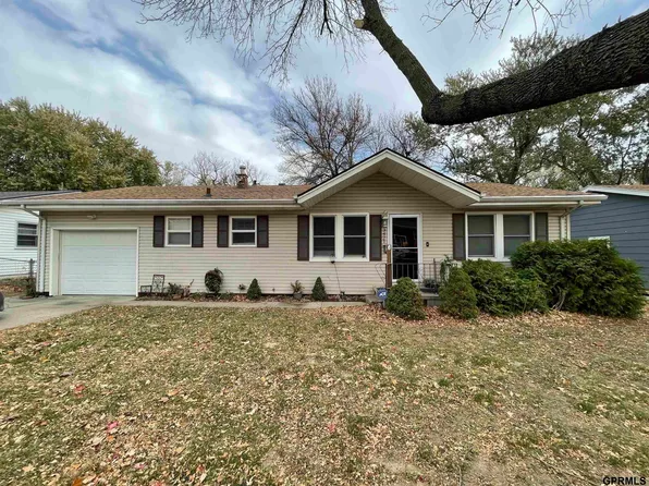 3421 Cottonwood Ln, Omaha, NE 68134