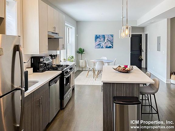 2nd image of 2633 N Rockwell St #1R
