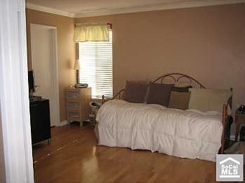 3rd image of 6 Bridle Ln